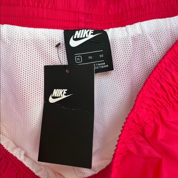 NWT NIke Men’s knee length XL mesh lined shorts - Picture 9 of 11